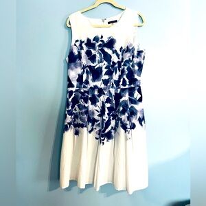TOMMY HILFIGER White and Blue Floral Dress size 16 EUC 100% cotton exterior.